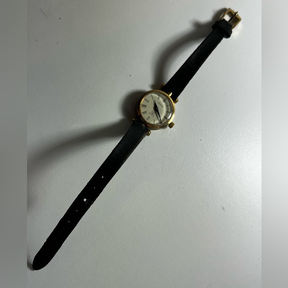 GUCCI “Stacked” black Case Ladies Watch. - Picture 11 of 13